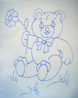 Medvídek s kytičkou